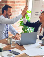 imagem de pessoa celebrando