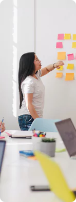 imagem de pessoa com post-it